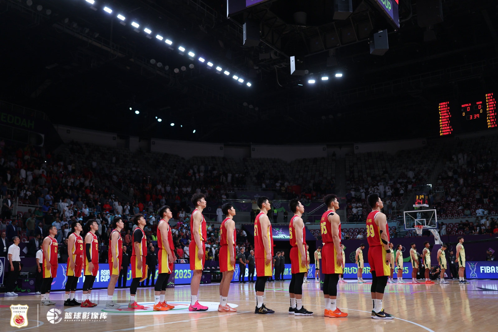 mk体育APP-余嘉豪谈亚洲杯男篮团队氛围：凝聚力强且分工明确