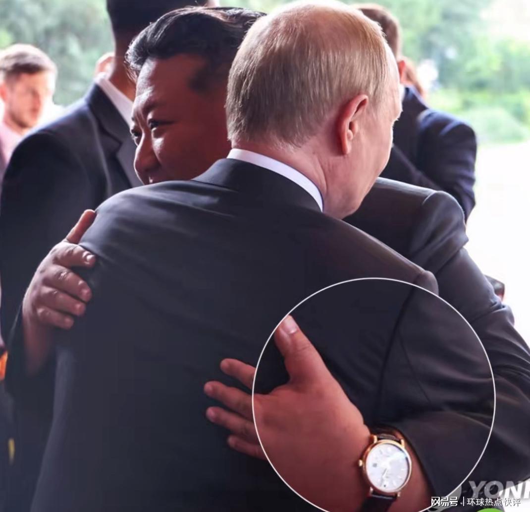 mk体育下载-金正恩被曝佩戴价值10万瑞士名表，金与正背价值5万迪奥手提包